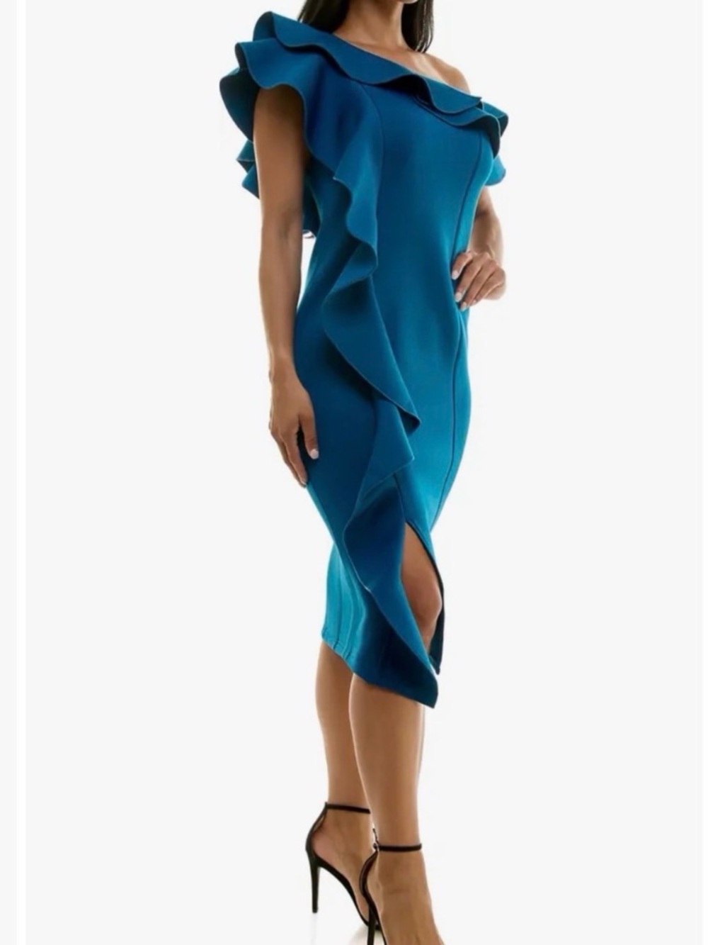#NinaLeonard #Ruffled #CelebStyle #Modern #Romance #OneShoulder #Classy